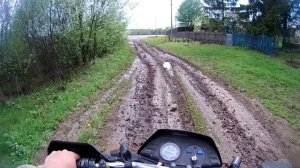 Покатушки на трицикле зид 200. С ветерком, по грязи и по кайфу! Весь промок, зато доволен)))