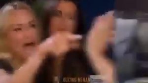 Женщины орут на кота