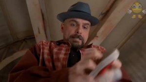 Младенец на прогулке. Переодень малыша, а то видно, что он из богатой семьи.