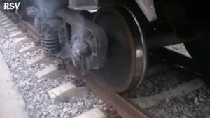 Горящая букса Вагоны The wheel pair is on fire Wagons