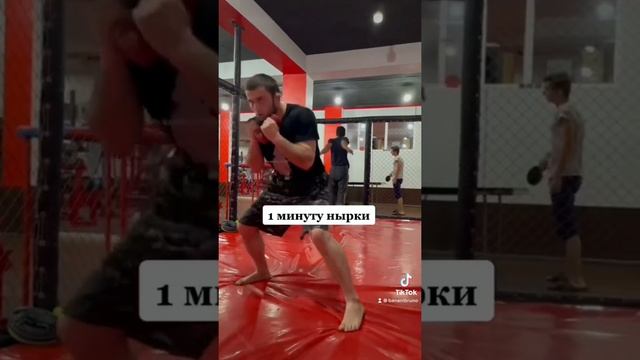 Защита.  #защита#уклон#нырок#защитныедействия#спорт#тренировка#бокс#тайскийбокс#кикбокс#мма#тренер