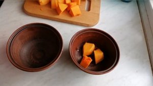 Праздничное жаркое в горшочке с тыквой и мясом.