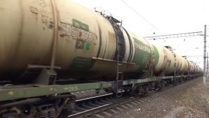 Тепловоз 2ТЭ10М-2282 с грузовым поездом