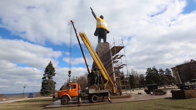 В Запорожье готовы валить Ленина смотреть онлайн