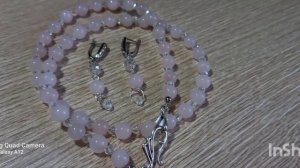 Ожерелье из розового кварца.