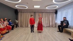 "Куманёчек .побывай у меня"- шуточная песня.