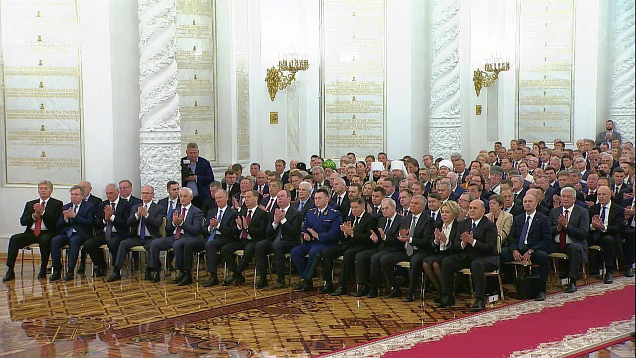 На торжественной церемонии в Георгиевском зале Кре...оры, члены правительства и общественные деятели