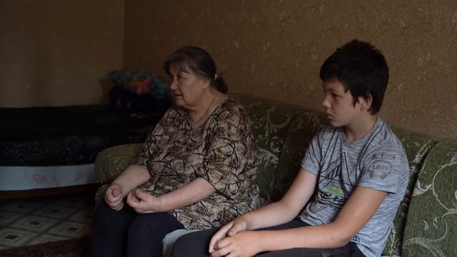 Живут на 300р в месяц! А где мама? Почему 17-ти летняя внучка ушла из дома? смотреть онлайн