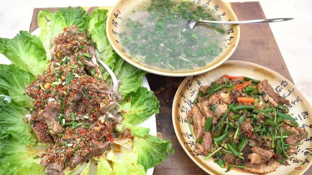 280元一根大羊腿，二弟“羊腿三吃”，外焦里嫩，吃的滿嘴流油【鐵鍋視頻】