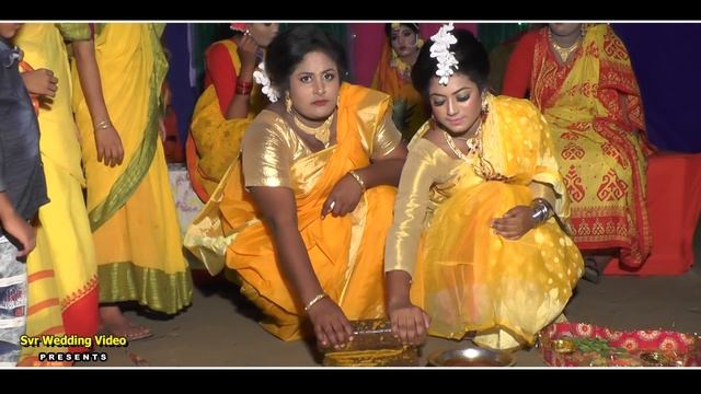 হলুদ বাটো মেন্দি বাটো বাটো ফুলের মৌ || Bangladeshi Village Wedding || Biyer Gaan || গ্রামের বিয়ে смотреть онлайн