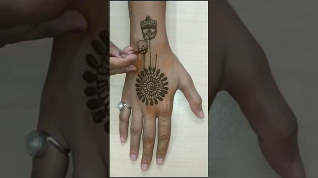 Trendy ?Tiki Mehndi Design with jewelry pattern??