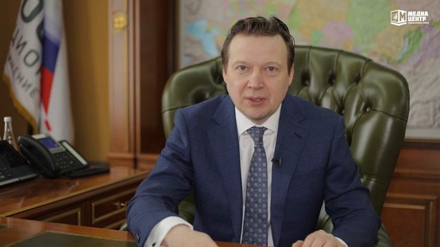 Президент НОСТРОЙ Антон Глушков поздравляет Строительную газету со столетием