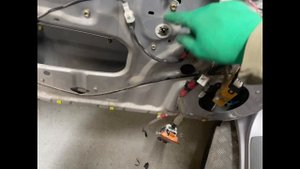 Как быстро поменять стеклоподъемник на Toyota Land Cruiser 100
