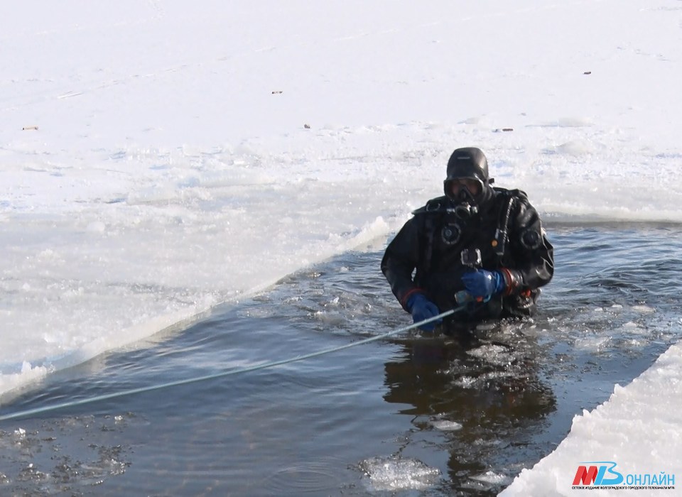 Водолаз зимой