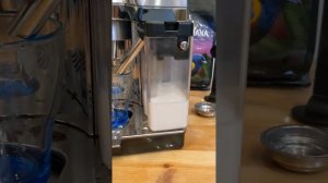 Рожковая кофемашина DELONGHI EC850, демонстрация возможностей и работы