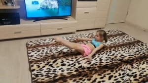 Новые упражнения. Затяжка, боковое равновесие, рыбка, кувырок из стойки.