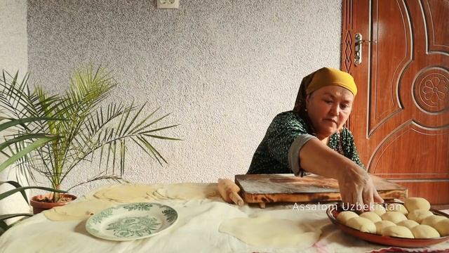 Как готовит СУКАК САМСА с зеленью на сковороде | SUKAK SAMSA with herbs in a frying pan |кутабы