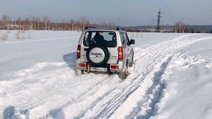 Suzuki Jimny резвится по снегу под присмотром УАЗика Патриота ?