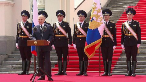Президент России выступил перед военными и правоохранителями, помогавшими остановить мятеж