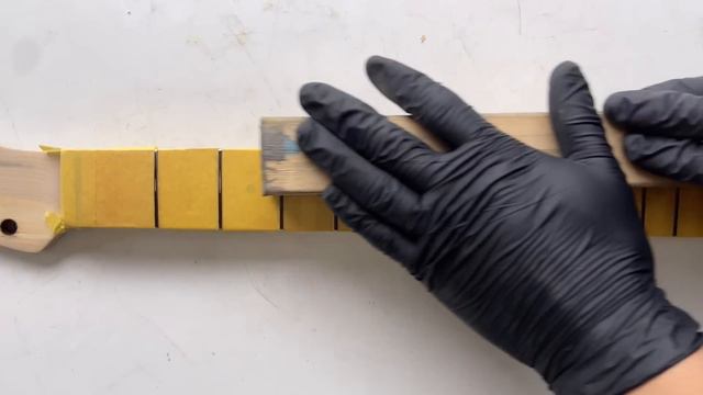 木材が腐っている錆ついたギターを修復しました。-I repaired a rusty guitar with rotting wood.- смотреть онлайн