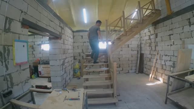 Дубовая лестница на заказ.