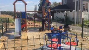 Бесшовное резиновое покрытие на детской площадке