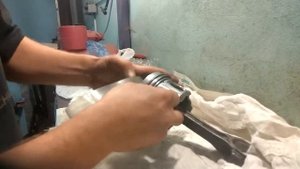 Как снять кольца с поршня своими руками?! Лайфхак!