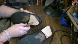 Ремонт обуви Как выровнять каблуки на мужских туфлях!