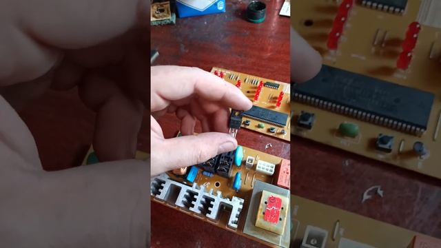 Стиральная машина Samsung зависла, горит вся индикация и нет реакции не кнопки/Ремонт модуля смотреть онлайн