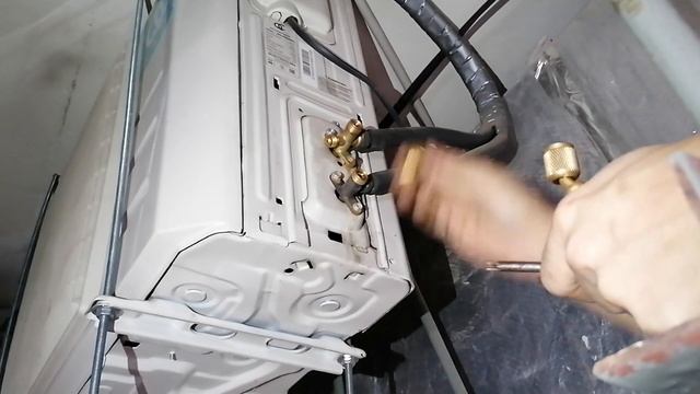 Запускаем кондиционер после демонтажа кондиционера | Выпускаем хладагент фреон в трассу кондиционер