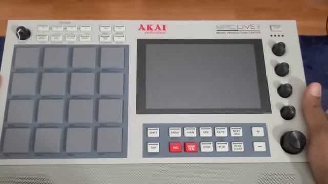AKAI MPC LIVE 2 RETRO EDITION UNBOXING & COMPARISON TO MPC LIVE 2 смотреть онлайн