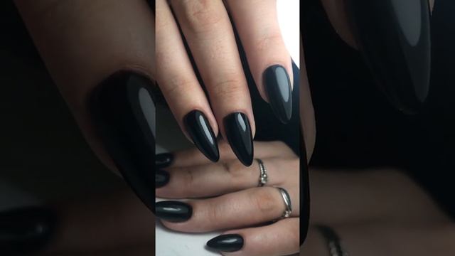 Чёрный маникюр inst: lu.nail.spb