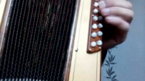 По полю танки грохотали...(на гармони,обе руки крупным планом)