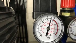 Постройка автосервиса. Выпуск 6. Выбор воздушного компрессора для слесарного участка. Remeza CБ4.
