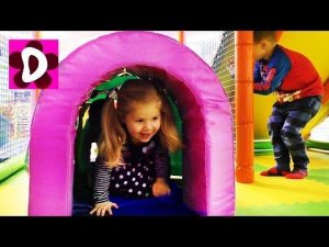 Влог Первый раз НА БАНДЖО БАТУТЕ Детская Игровая Комната Kids Indoor Playground Fun Play Place