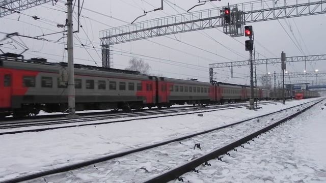 Электропоезд ЭД4М-0237 с сообщением "Москва - Крутое"