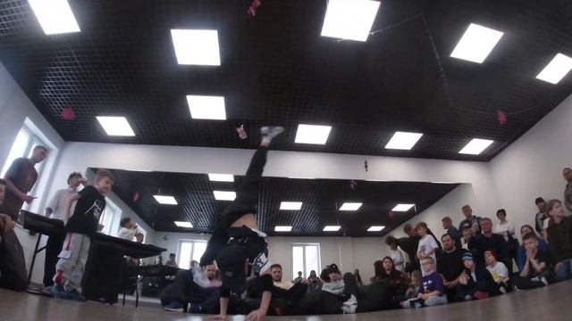 Baby батл 1/2 Бешеный vs Гуров Глеб смотреть онлайн