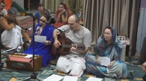 Бхаджан Шри Шри Гурв аштака