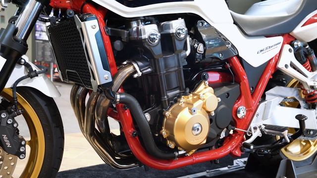 ( 4K ) Honda CB1300 Super Four : White смотреть онлайн