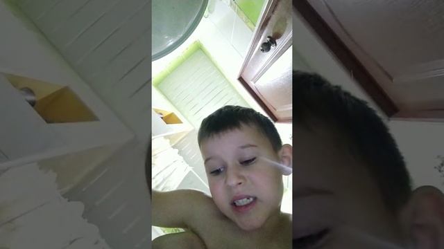 Как сделать кормушку из обычной коробки молока
