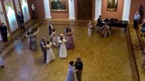 В музее Ярославля немцы танцуют с экскурсоводами