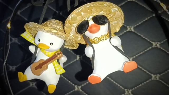 Подвеска на зеркало авто / брелок Гуся на качелях смотреть онлайн