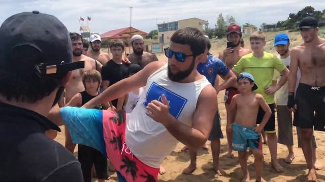 Объясняю ребятам как правильно ловить ногу в бою . Избербаш 2019 общие сборы смотреть онлайн