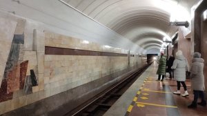 КАК ВЫГЛЯДИТ МЕТРО В ЕКАТЕРИНБУРГЕ / ПУТЕШЕСТВИЕ ПО РОССИИ / ЕКАТЕРИНБУРГ 2 ЧАСТЬ