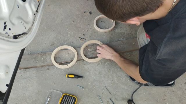 Renault Duster подробная замена штатных динамиков с 13 на 16 смотреть онлайн