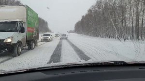 Не забывайте обметать машину перед поездкой зимой!