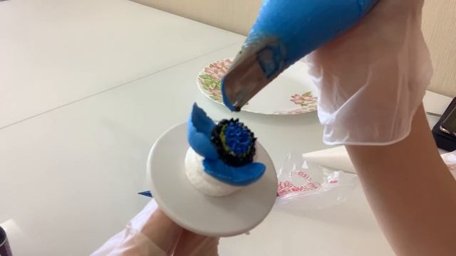 АНЕМОНЫ ХРИЗАНТЕМЫ из БЗК! Cake Decorating Ideas! Как украсить торт синими цветами! Красивый торт!