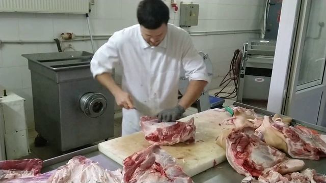 Разделка свинины. Лопатка.