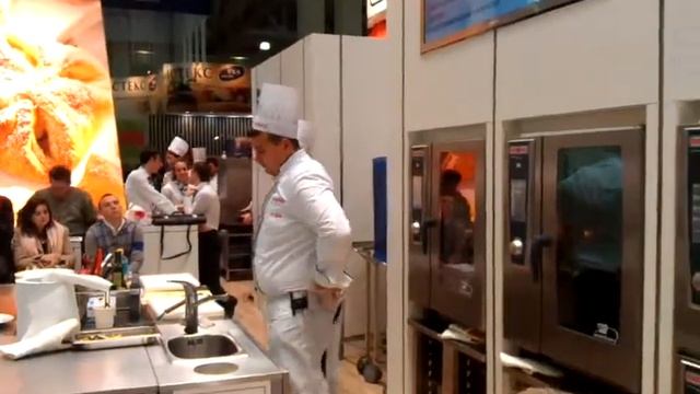 На выставке Пир смотреть онлайн