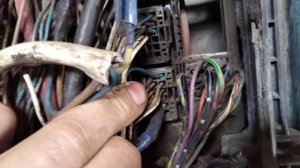 Ремонт Mercedes Actros. Пневмоподвеска не становится в транспортное положение. Сгнили разъёмы.